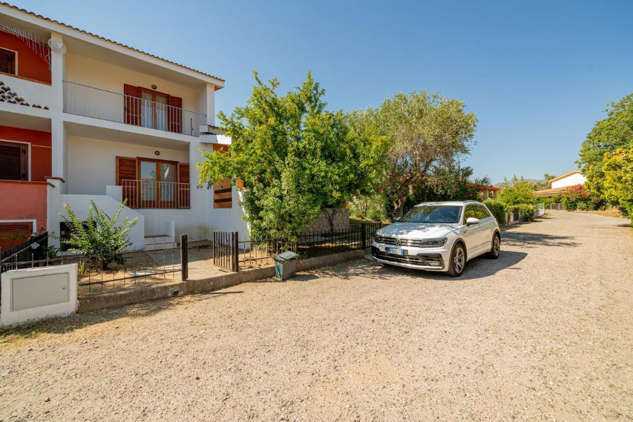 Appartamento Residenziale Trilocale 6 Posti Letto Via Oristano San Teodoro  Exterior photo